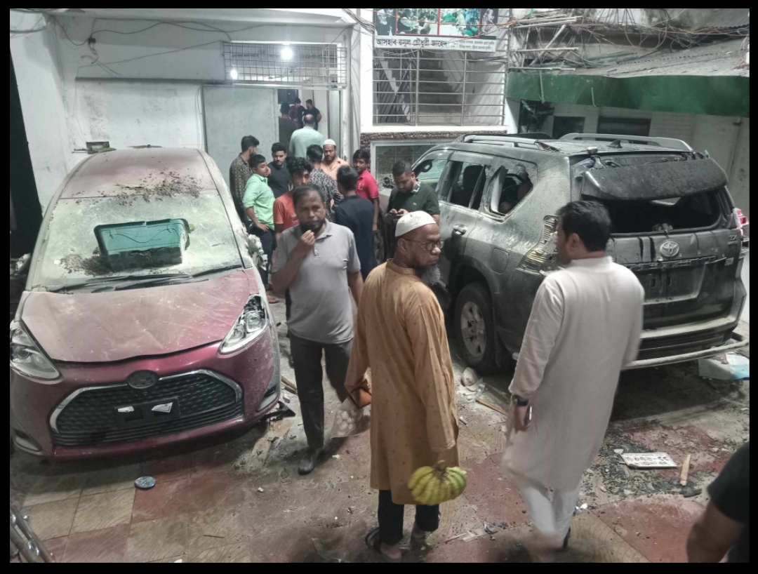 শিক্ষামন্ত্রীর বাসায় হামলা, গাড়ি ভাঙচুর