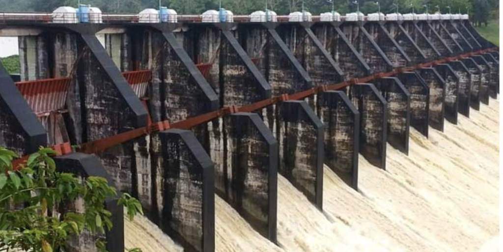 খুলে দেওয়া হয়েছে ছয় ইঞ্চি করে কাপ্তাই বাঁধের ১৬টি গেট