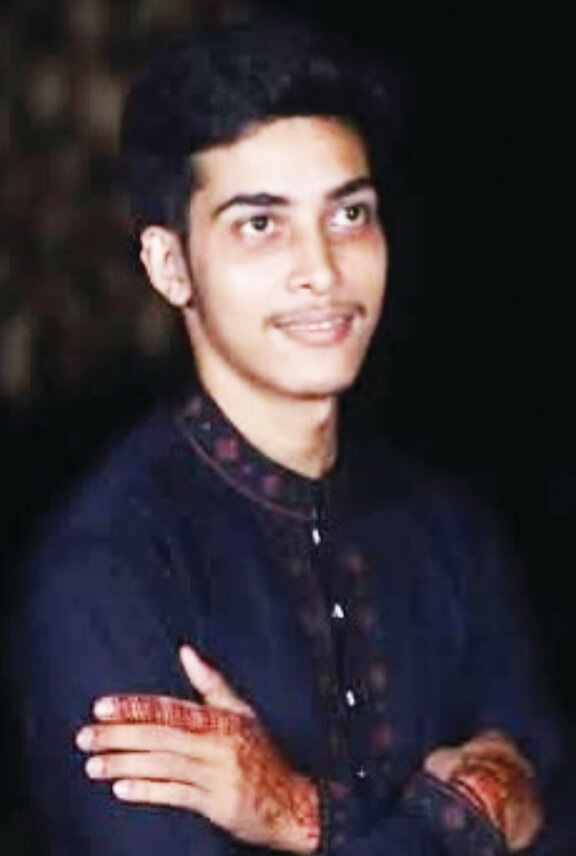 ট্রাক ওভারটেক করতে গিয়ে বাইক আরোহী ঘটনাস্থলে মৃত্যু