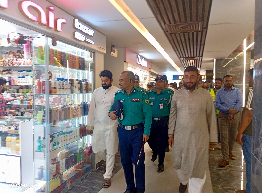 বহদ্দারহাটে ফিনলে সাউথ সিটি সহ অন্যান্য শপিংমলে সিএমপি কমিশনারের পরিদর্শন