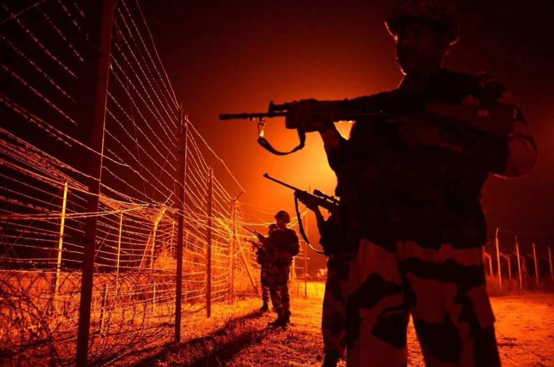 ভারত-পাকিস্তান সেনাদের মধ্যে ফের গোলাগুলি, উত্তেজনা চরমে