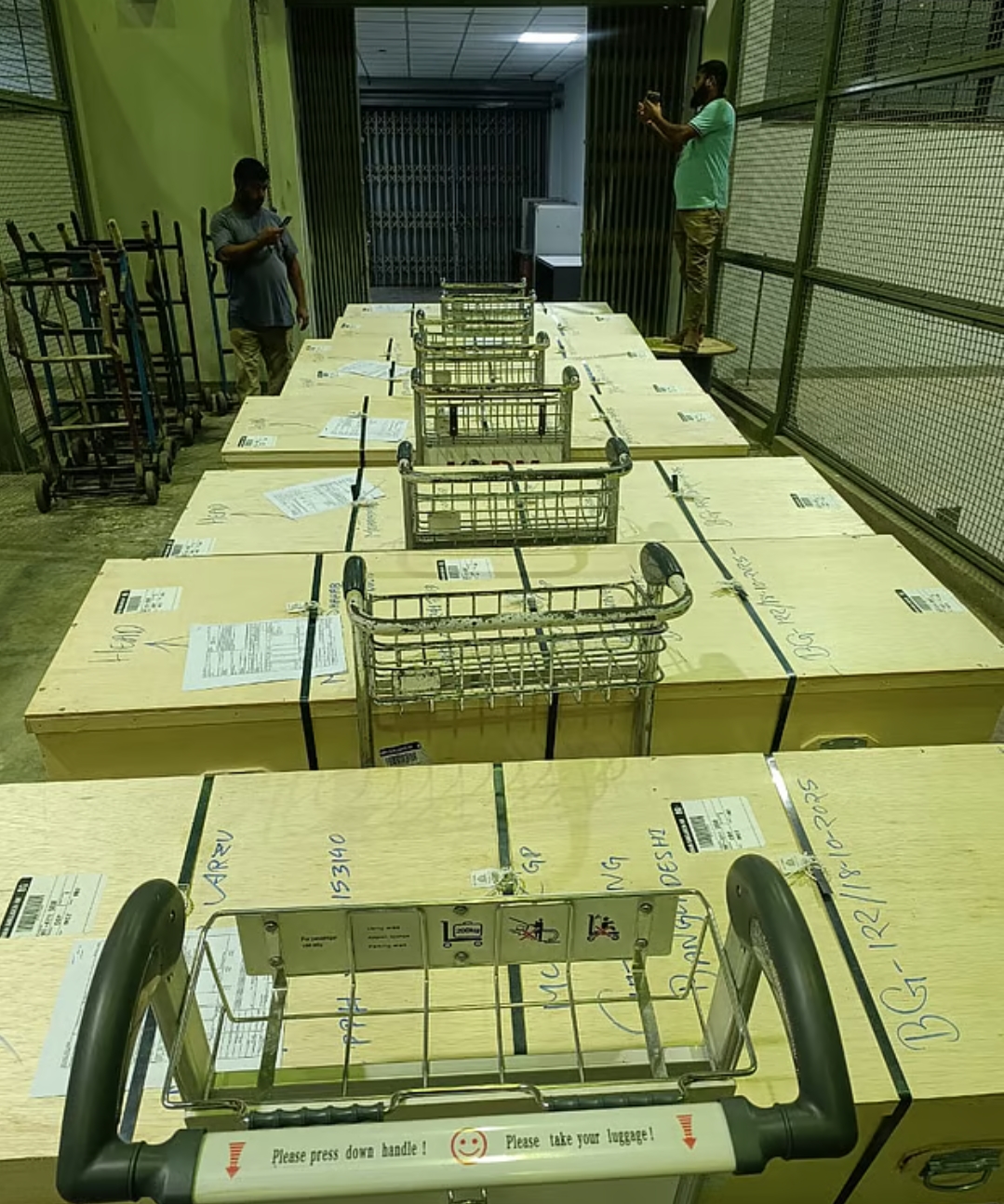 ওমানে রোড এক্সিডেন্টে নিহত সন্দ্বীপের সাত প্রবাসীর লাশ দেশে ফিরল